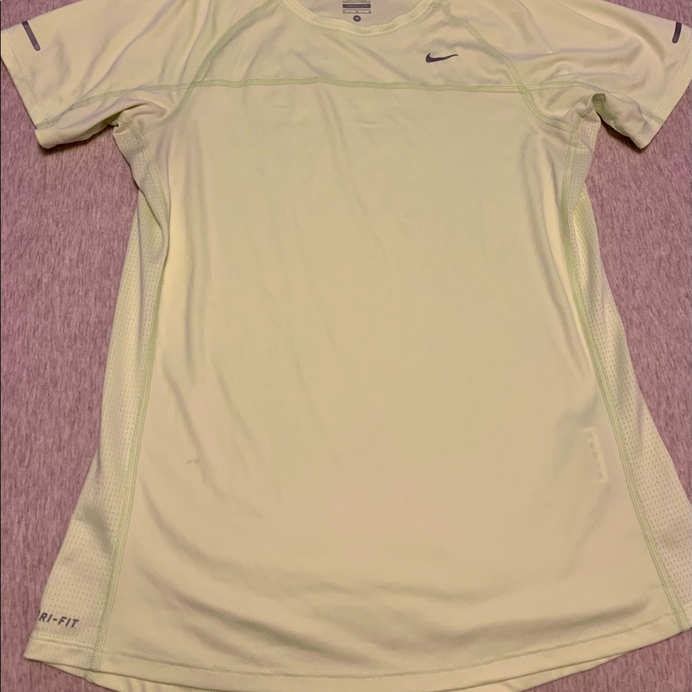 Nike Women’s “Miler” short sleeve running shirt size medium